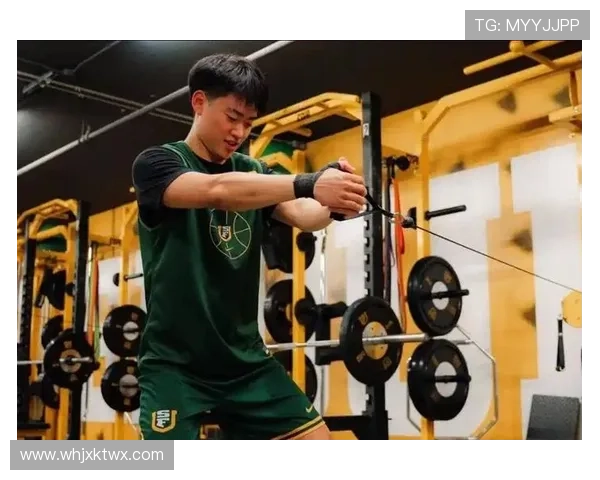 赵维伦在旧金山大学训练照曝光展现强壮身材引发网友热议